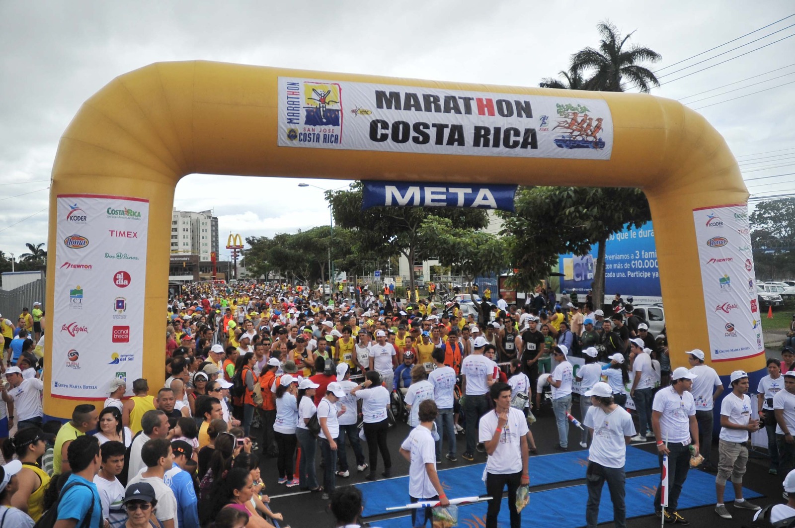 Corredores en San José Marathon Costa Rica